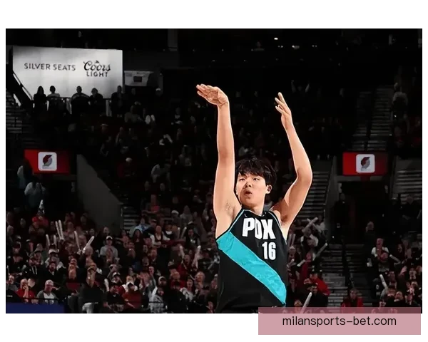 以斯普利特盛赞杨瀚森持续进步高位策应组织能力出众带动球队进攻